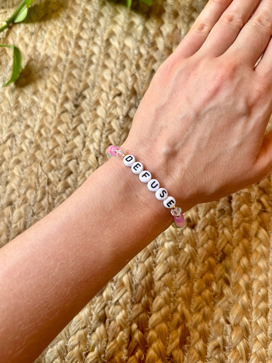 defuse bracelet & pocket guide