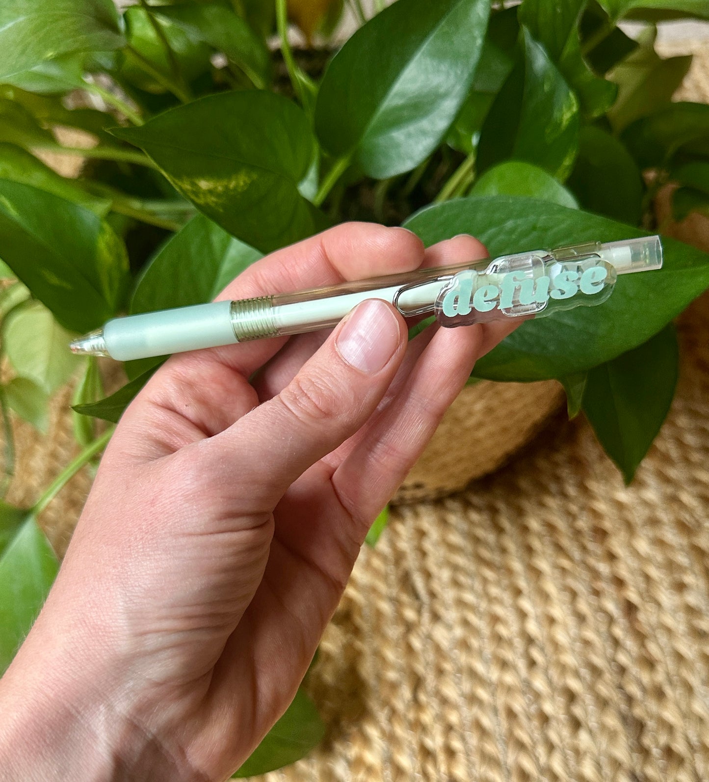 defuse pen & pocket guide