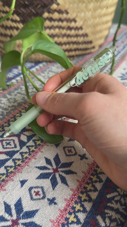 defuse pen & pocket guide